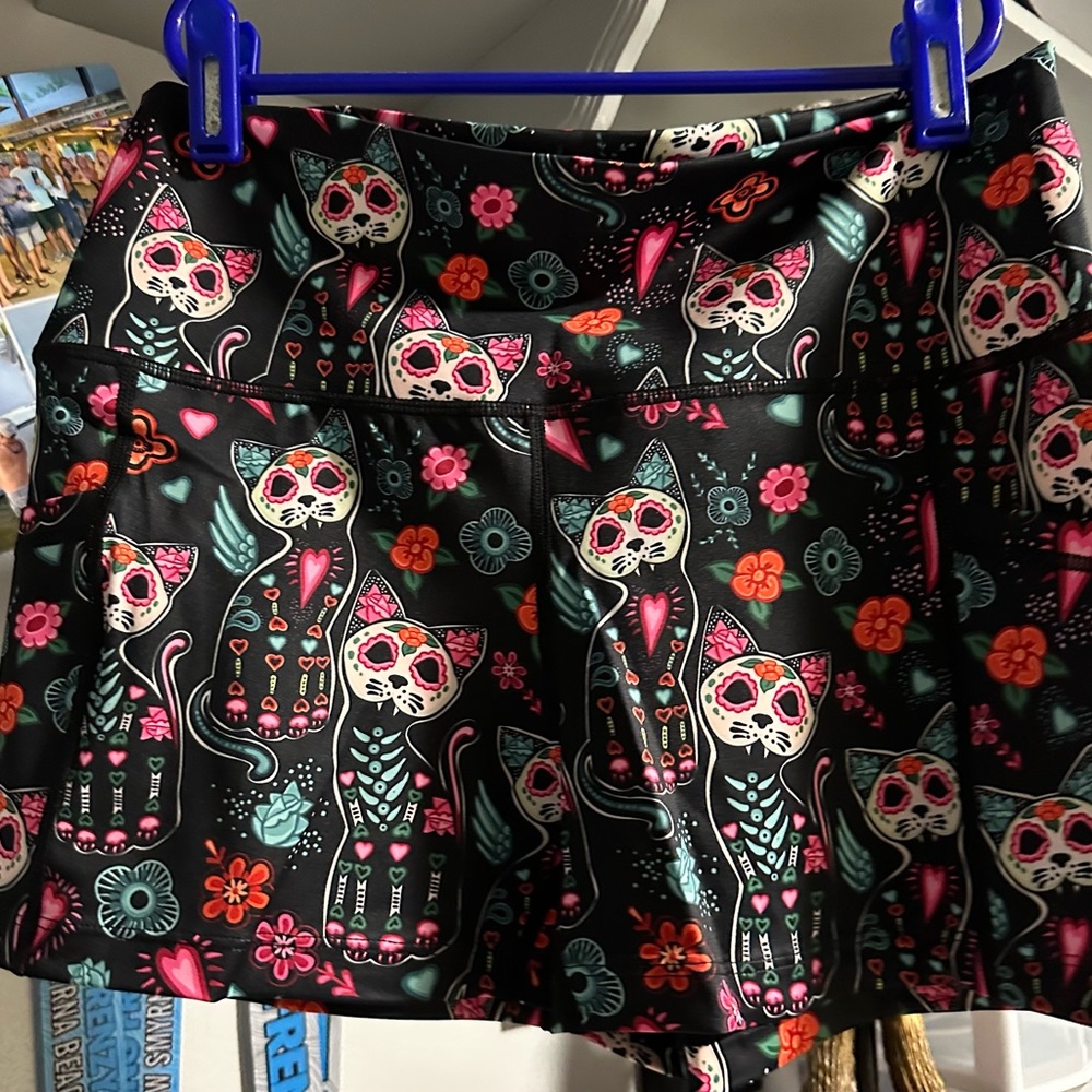 Constantly Varied Gear NWT Spookitty Medium 2.5” shorts